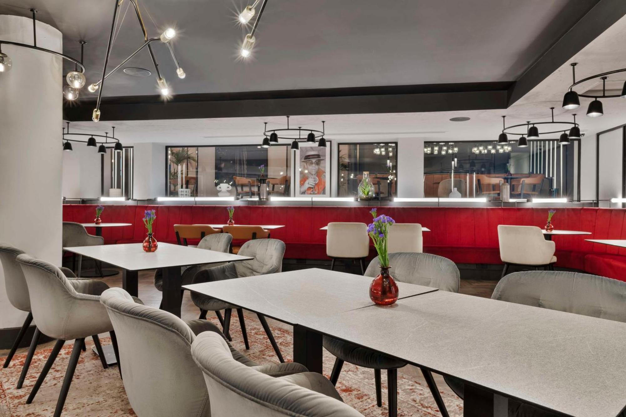 Radisson And Conference Centre London Heathrow Hotel 4*